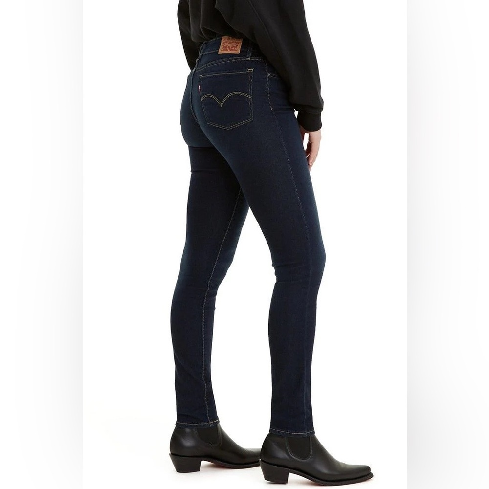 Levi’s @ 711 Skinny Dark blue jeans NWT